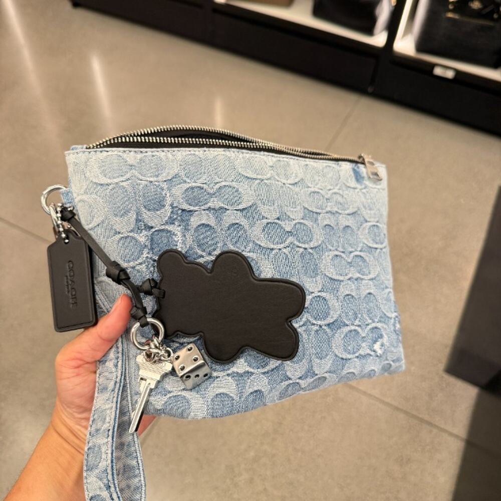 Coach Pouch In Loved Signature Denim With Charms CEU09 Silver/Light Indigo - Picture 6 of 9